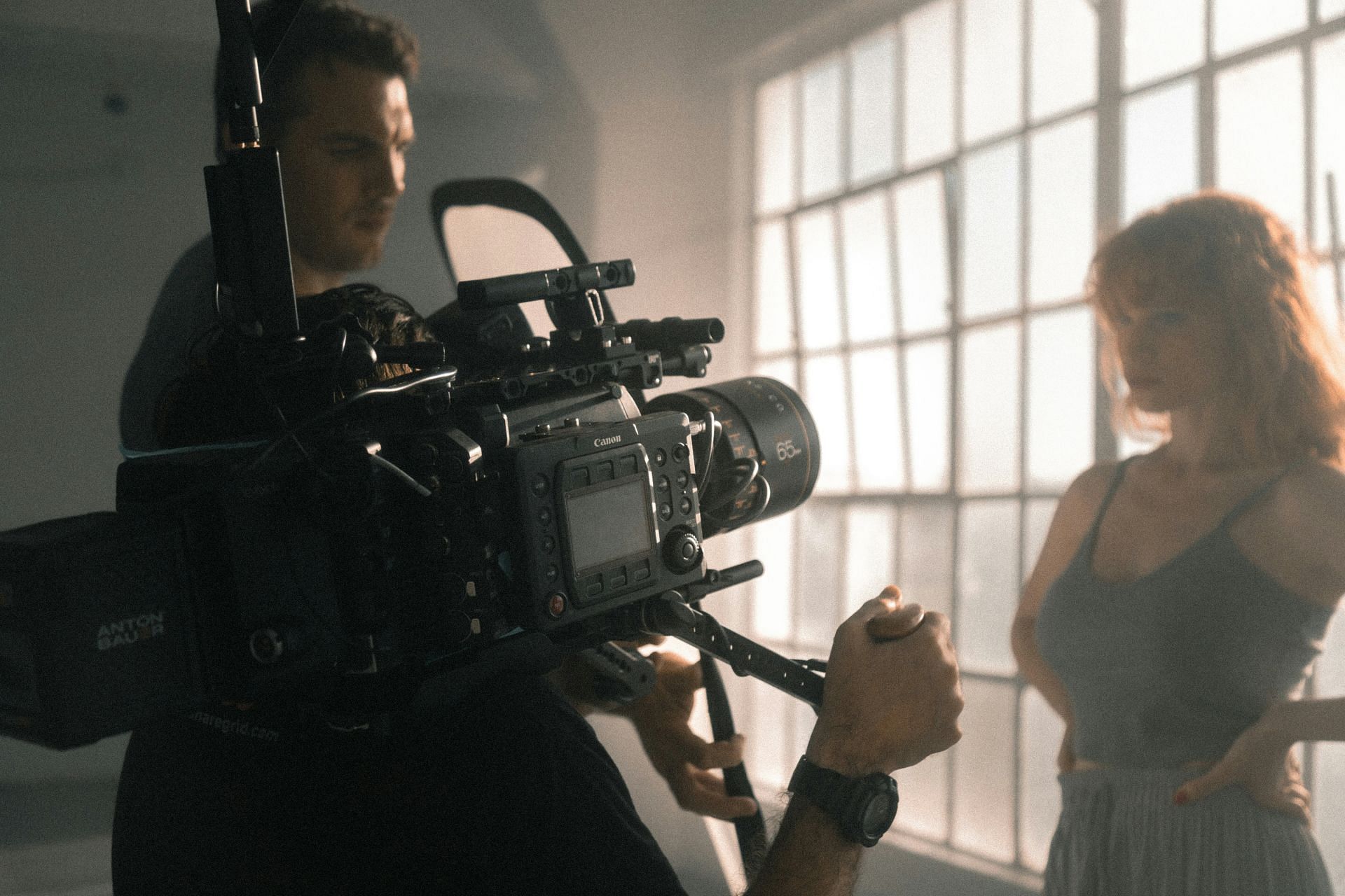 Trainwreck P.I Moms on Netflix (Image via Unsplash/@Jakob Owens)